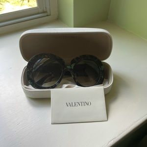Smashing Valentino Sunglasses!